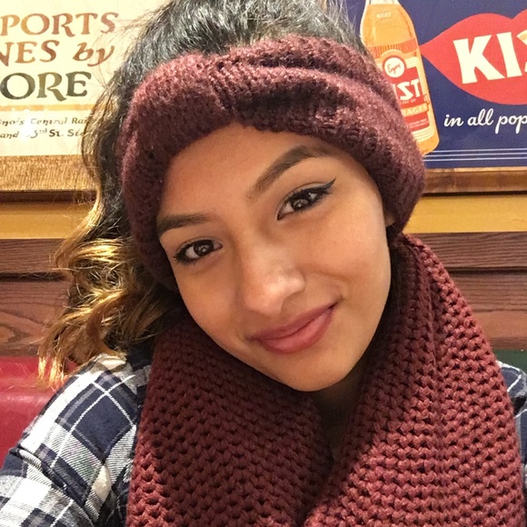 Profile Picture of Arely Barrera (@arely0109) on Poshmark