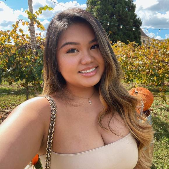 Profile Picture of Nhi Huynh (@honnhi) on Poshmark