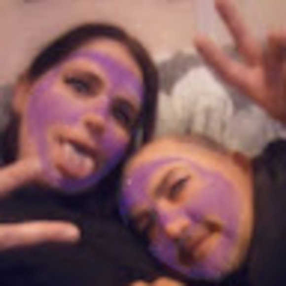 Profile Picture of Lisa Draper (@holdenchicktlc) on Poshmark