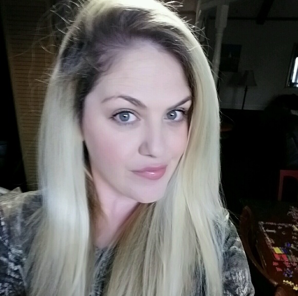 Profile Picture of Sara Clair (@sara121812) on Poshmark