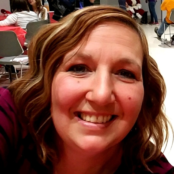 Profile Picture of Ginger Glenn (@thriftsngifts) on Poshmark