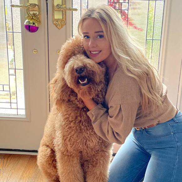 Profile Picture of Julia Dolak (@klarelesson) on Poshmark