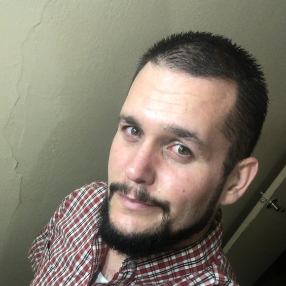 Profile Picture of Levi Roberts (@levi25l) on Poshmark