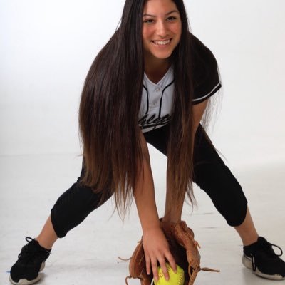 Profile Picture of Jillian Martinez (@jillianamber3) on Twitter