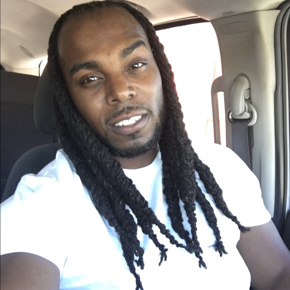 Profile Picture of Darryl Barnes (@ricole06) on Poshmark