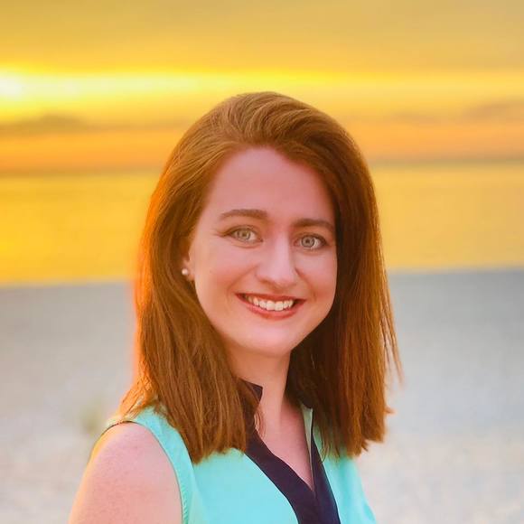 Profile Picture of Lauren Pentola (@lrp317) on Poshmark