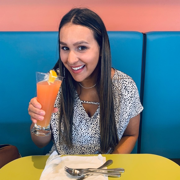 Profile Picture of Veronica Bausher (@vbausher) on Poshmark