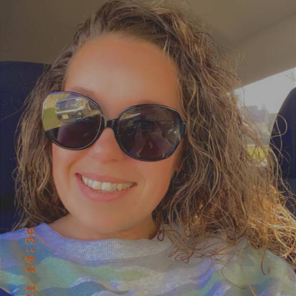 Profile Picture of Tami Formont (@tformont) on Poshmark