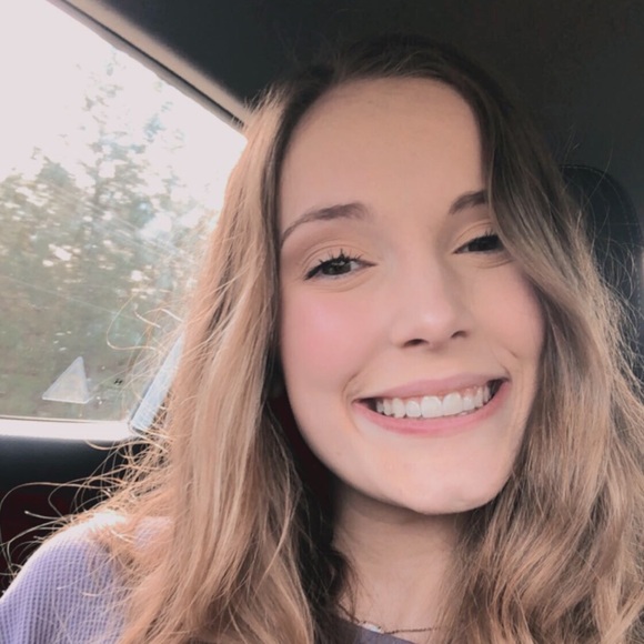 Profile Picture of Paige Adam (@paigeladam4260) on Poshmark