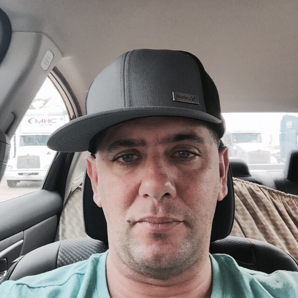 Profile Picture of Karel Alvarez (@karelon) on Poshmark