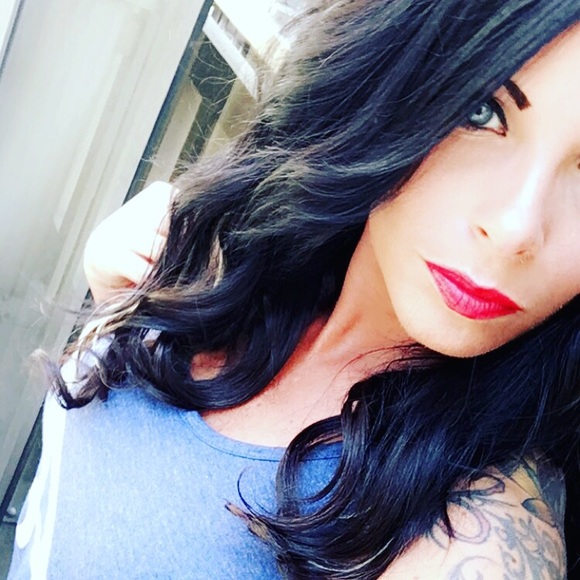 Profile Picture of Mindy Petrie (@mindypetrie) on Poshmark