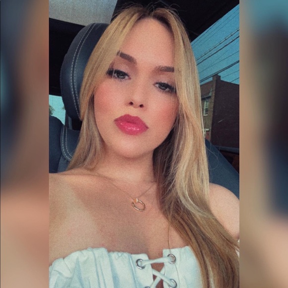 Profile Picture of Dayana Azcona (@dayanaardgz) on Poshmark