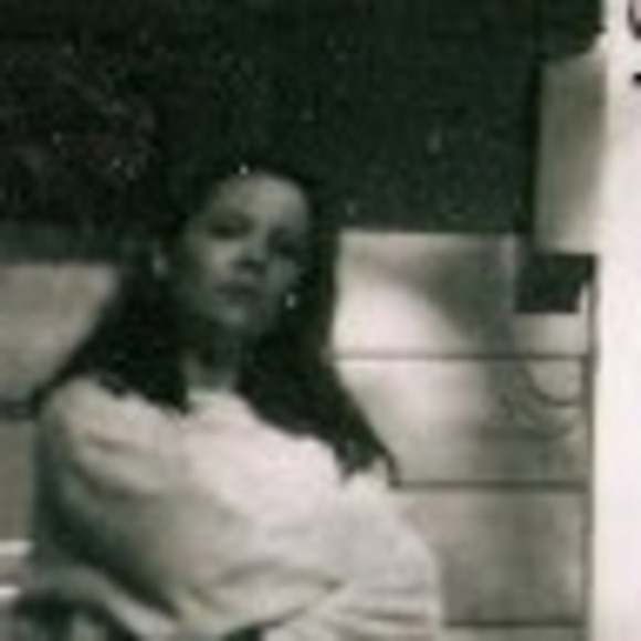 Profile Picture of Debby Damanda (@debbydamanda) on Poshmark