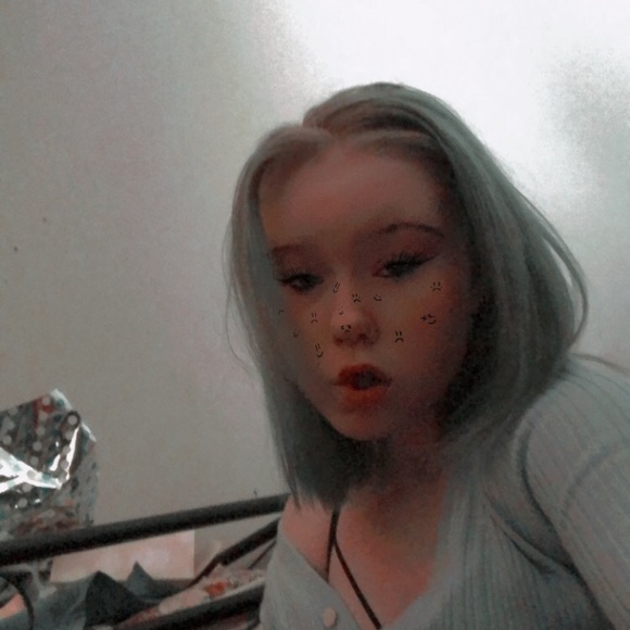 Profile Picture of Josie Harron (@josieharron) on Poshmark