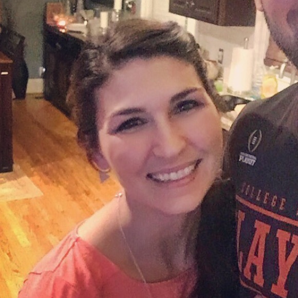 Profile Picture of Megan Scruggs (@megscruggs) on Poshmark