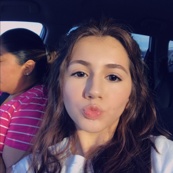 Profile Picture of Alexia Olguin (@lexolguin) on Poshmark