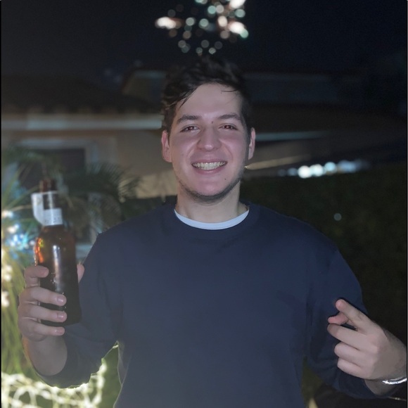 Profile Picture of Andrew Scalia (@andrews0115) on Poshmark
