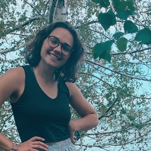 Profile Picture of Alana Reske (@alanareske) on Poshmark