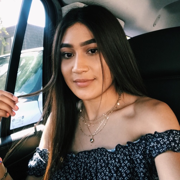 Profile Picture of Melissa Argueta (@melissa_20a) on Poshmark