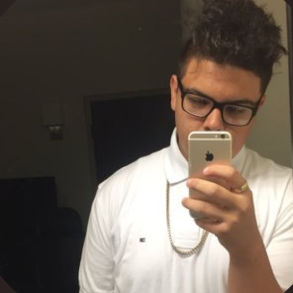 Daniel Alvarenga - Poshmark Profile Picture of Daniel Alvarenga (@diucca) on Poshmark