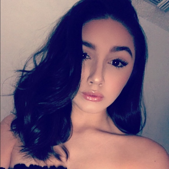 Profile Picture of Serissa A (@serisssaaa) on Poshmark