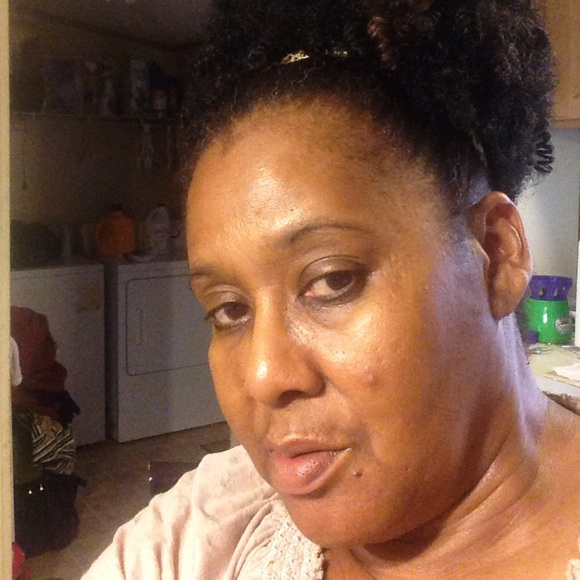 Profile Picture of Eva Scott (@evascott60) on Poshmark