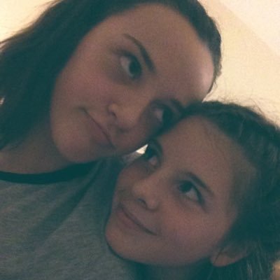 Profile Picture of Nell Edwards (@NellEdwards12) on Twitter