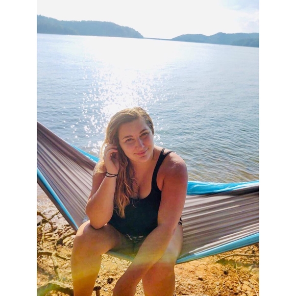 Profile Picture of Emellee Oliver (@emellee2012) on Poshmark