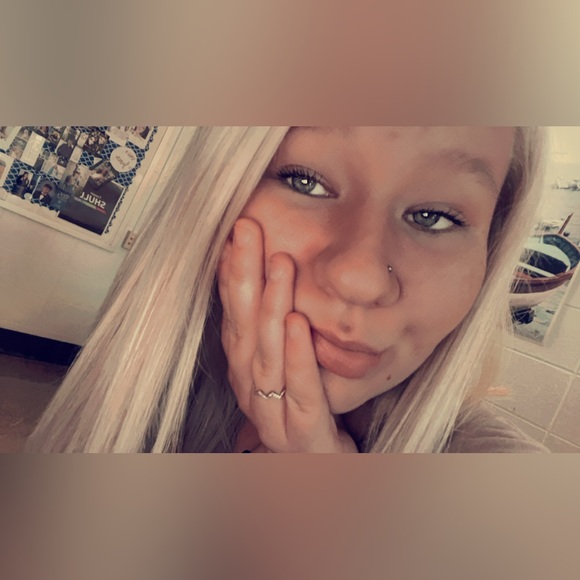 Profile Picture of Victoria Rockholt (@v_rockholt) on Poshmark