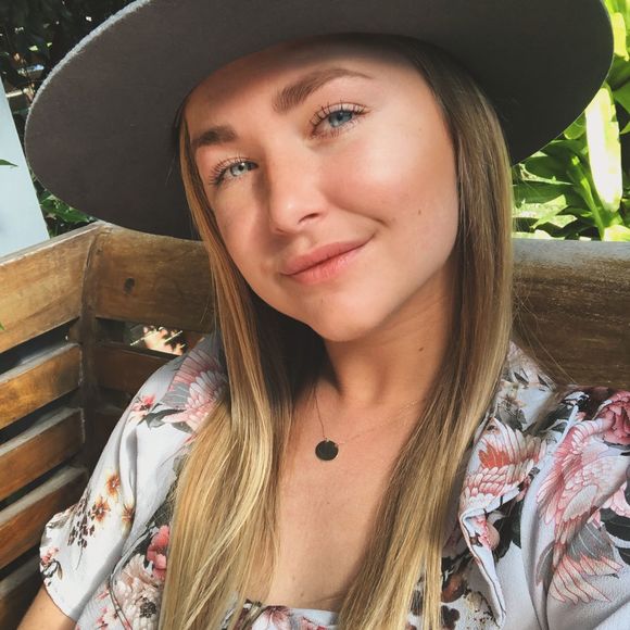 Profile Picture of Amy Macgregor (@amy_macg) on Poshmark