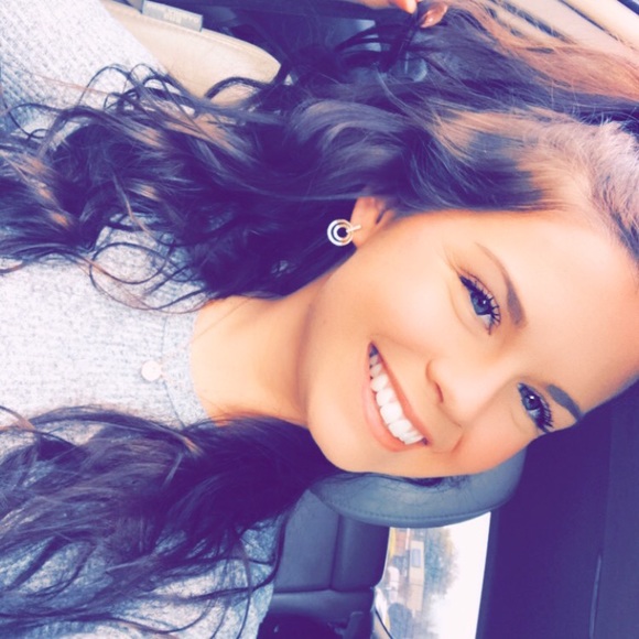 Profile Picture of Chloe Portera-hays (@cjphays) on Poshmark