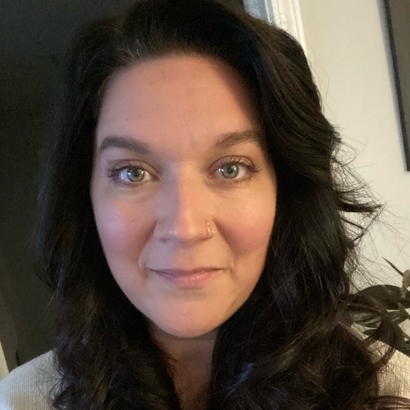 Profile Picture of Rachael Krieter (@rachaelkrieter) on Poshmark