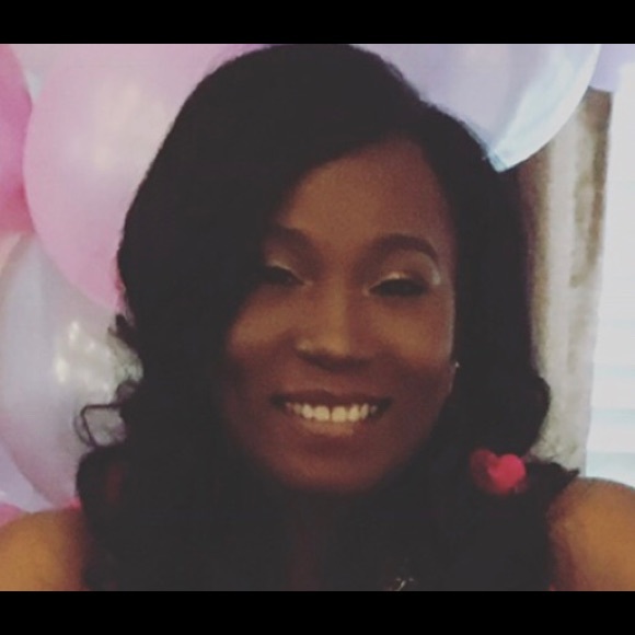 Profile Picture of Larae Winter (@lmorganstarks) on Poshmark