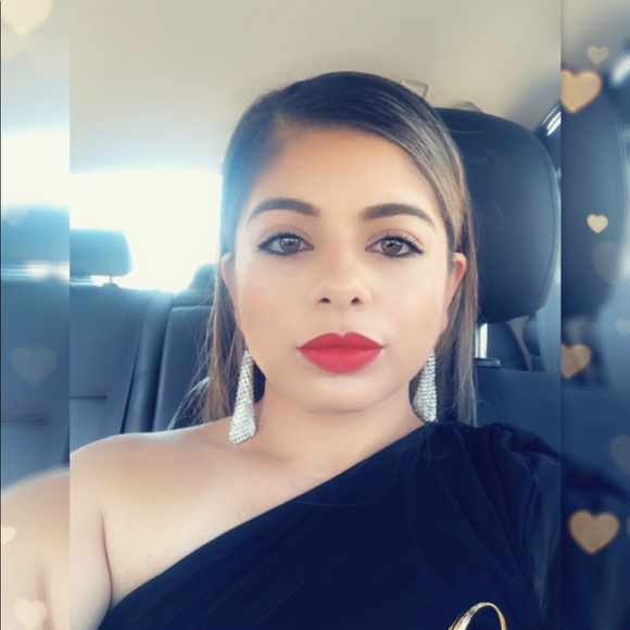 Profile Picture of Sandra Shields (@scruz0975) on Poshmark