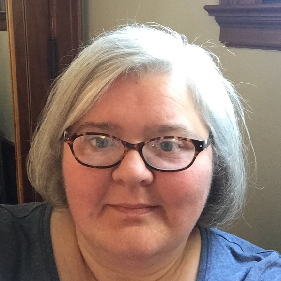 Profile Picture of Carrie Dahlquist (@dahlymama) on Poshmark