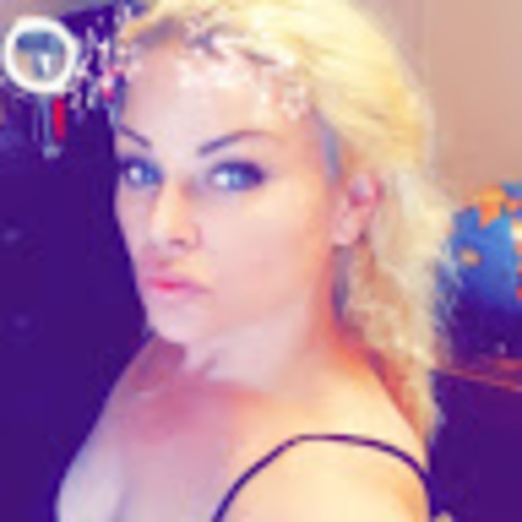 Angela Mccahill - Poshmark Profile Picture of Angela Mccahill (@angelamccahill2) on Poshmark