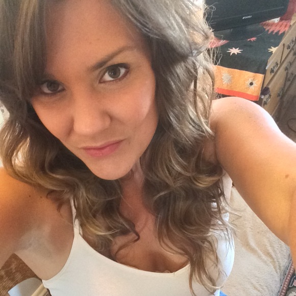 Profile Picture of Danielle Freudenthal (@girlfox) on Poshmark