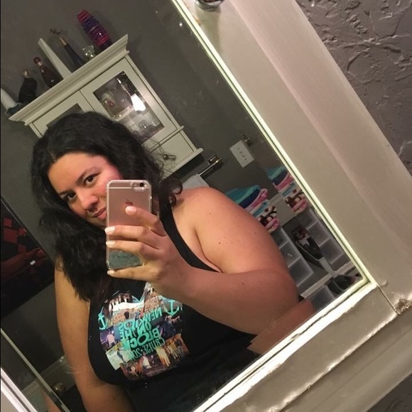 Profile Picture of Juanita Saxer (@juanitasaxer03) on Poshmark