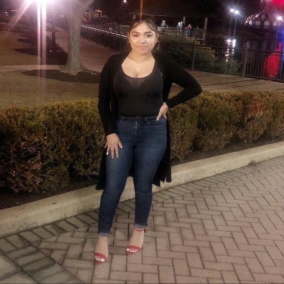 Profile Picture of Yessenia Miranda (@yesseniaa_19) on Poshmark
