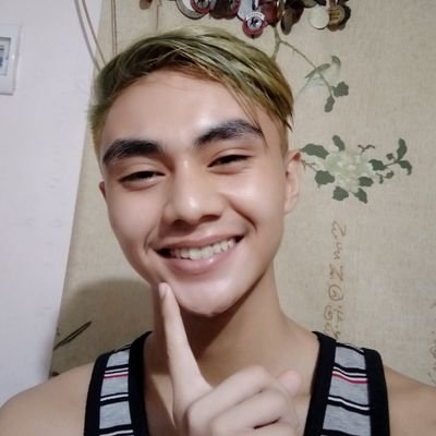 Profile Picture of Archangel  🖤 (@StMichaelCoron1) on Twitter