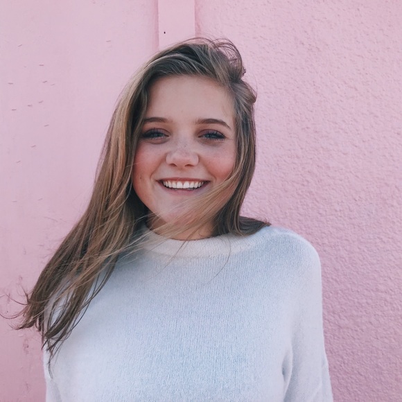 Profile Picture of Sarah Vanderbloemen (@thesarahcat) on Poshmark