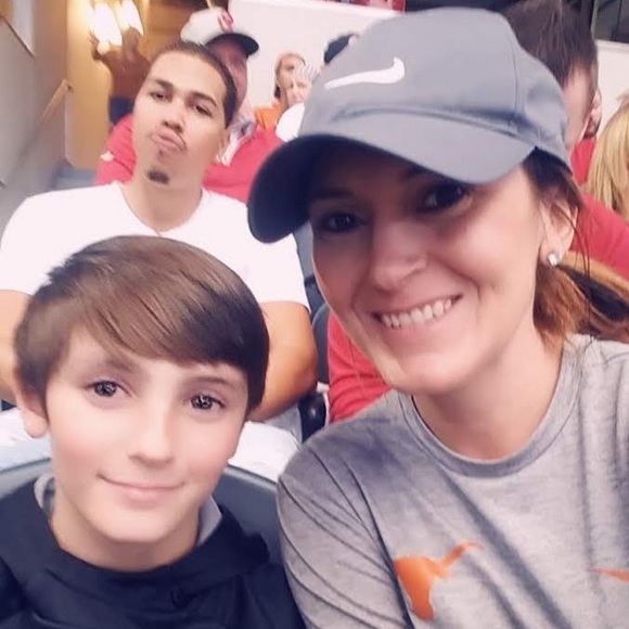 Profile Picture of Lee Wright (@leewright829) on Poshmark