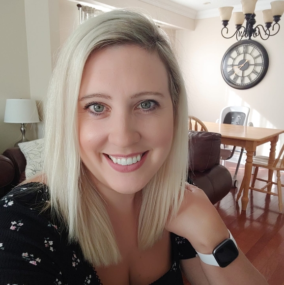 Profile Picture of Kristine Janczak (@kristinejanczak) on Poshmark