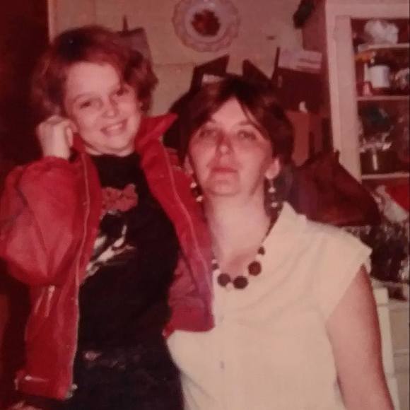 Profile Picture of Robin Tessnear (@rsj5475) on Poshmark