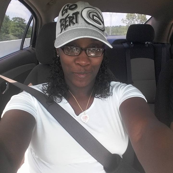 Profile Picture of Roberta Magee (@gc4e2003) on Poshmark