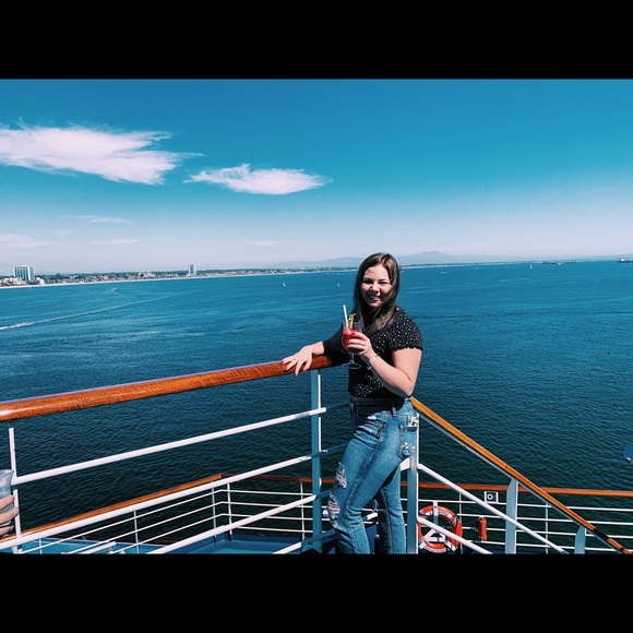 Profile Picture of Makayla Vandrimmelen (@makaylavand12) on Poshmark