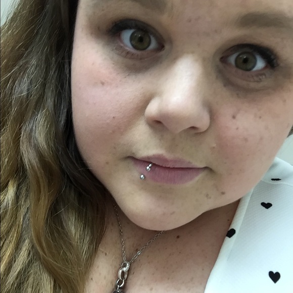 Profile Picture of Ariel Dennis (@missarielja) on Poshmark