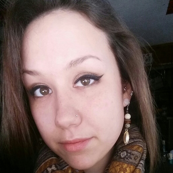 Profile Picture of Alisha Braacker (@abraxxx) on Poshmark