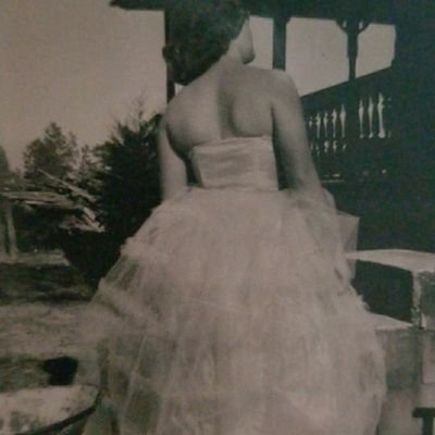 Profile Picture of Ms. Hawkins Mitchell Meeks (@PleasPIease) on Twitter