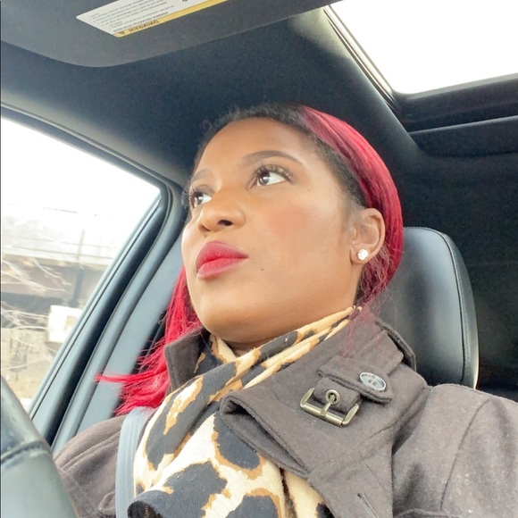 Profile Picture of Kandiece Holmes (@kandieceh) on Poshmark